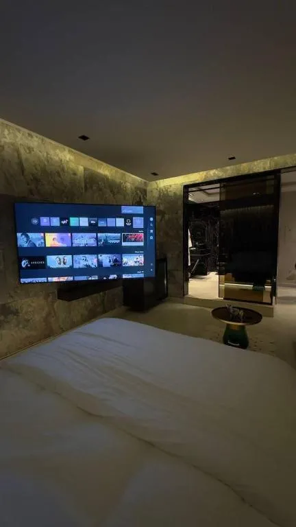 Image of Stunning Studio with Bathtub- Jasmine District