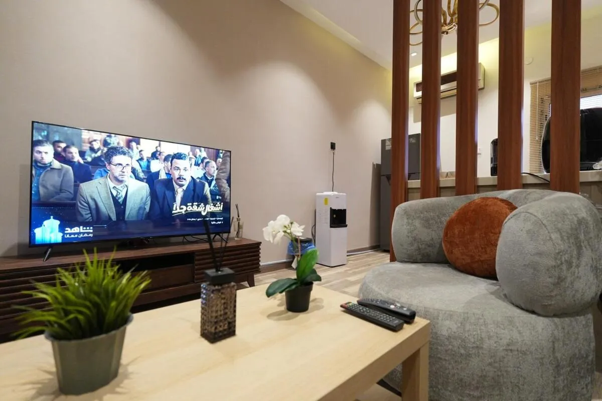 Image 4 of Stylish 2 Bedroom Apartment and Sitting Room Jacuzzi available