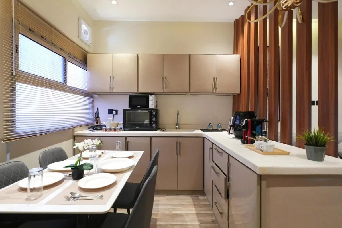 Image 2 of Stylish 2 Bedroom Apartment and Sitting Room Jacuzzi available