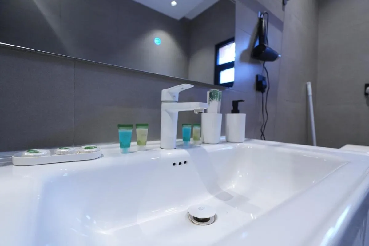 Image 1 of Stylish 2 Bedroom Apartment and Sitting Room Jacuzzi available