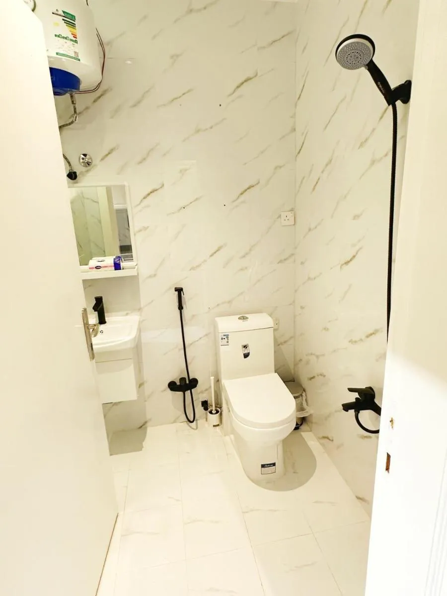 Image 2 of Stylish and luxurious studio, side entrance 1C