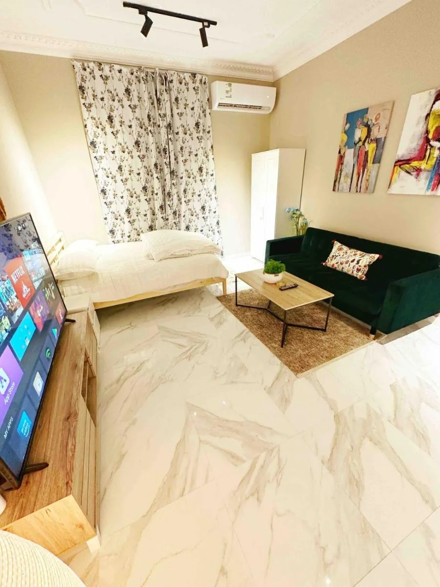 Image 6 of Stylish and luxurious studio, side entrance 1C