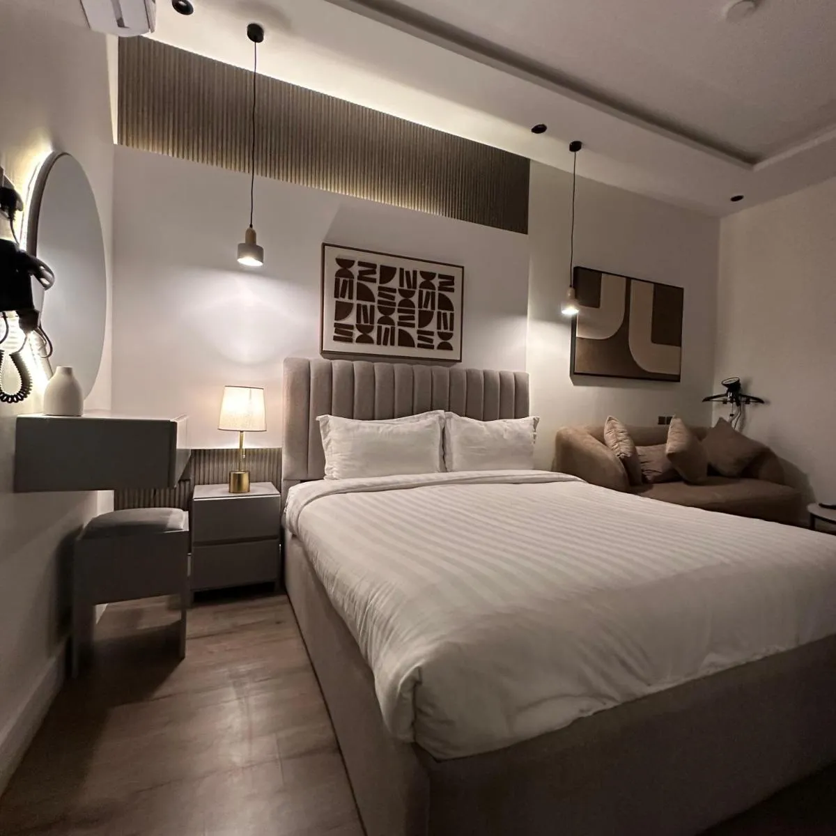 Image 3 of Stylish studio with private entrance