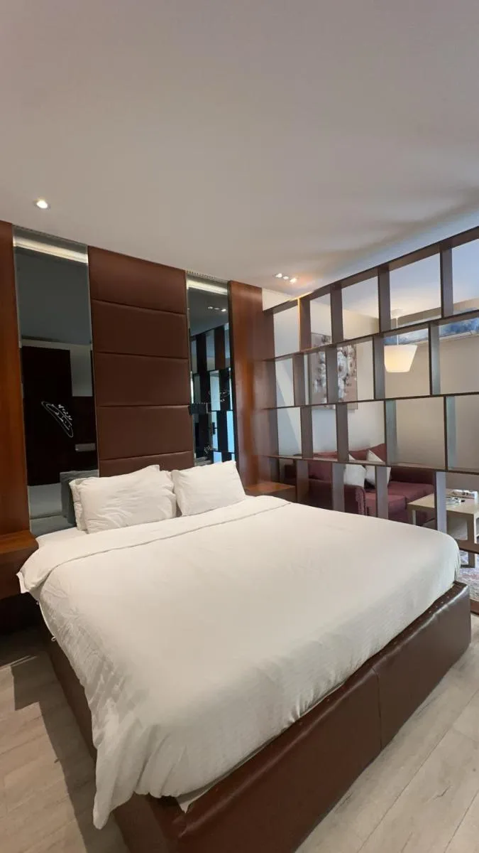 Image 1 of luxuryHome104