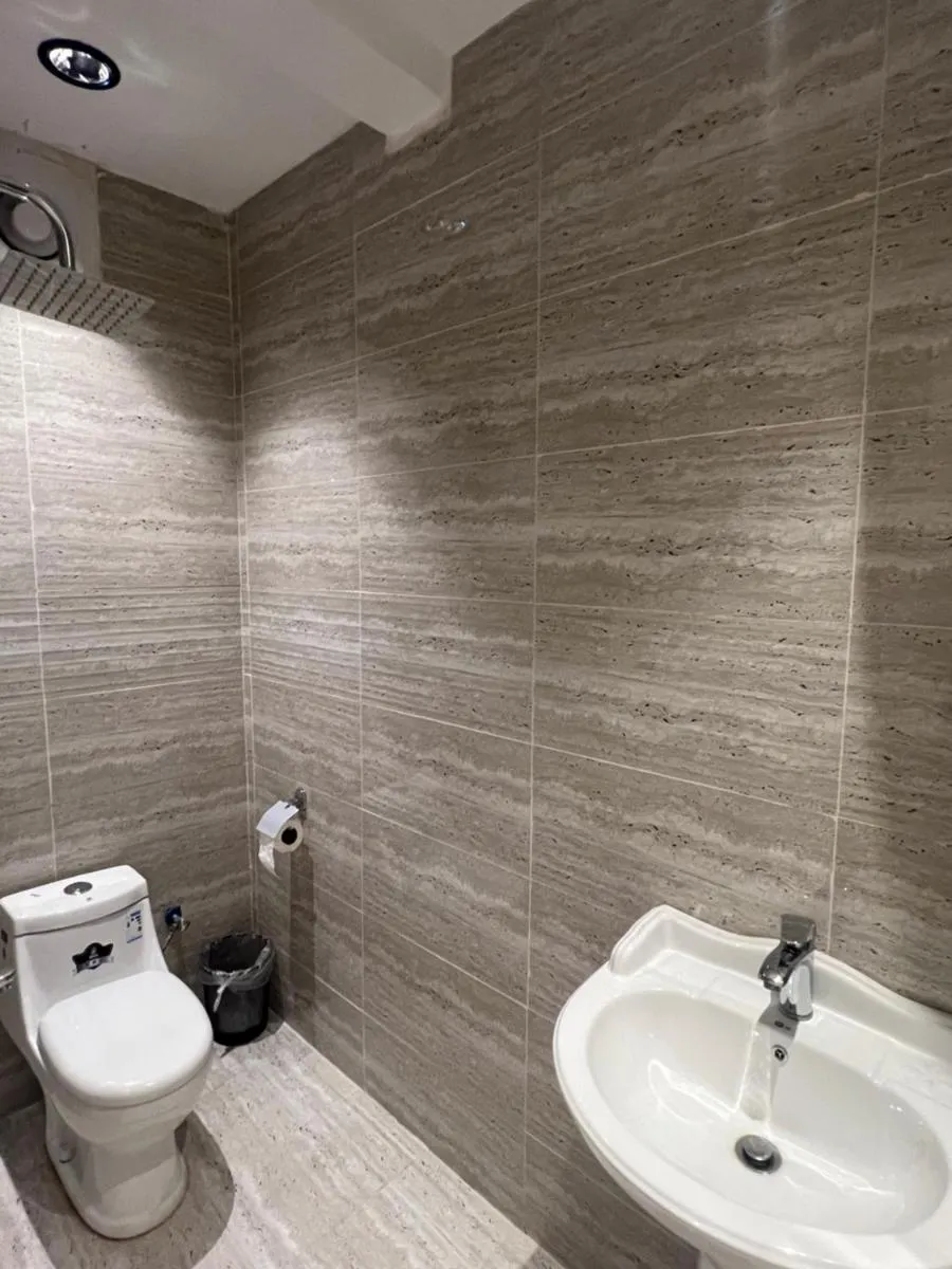 Image 6 of شقة واسعة غرفة نوم وصالة في الصحافة دخول ذاتي A Cozy One Bedroom Apartment in Alsahafa with self Entry
