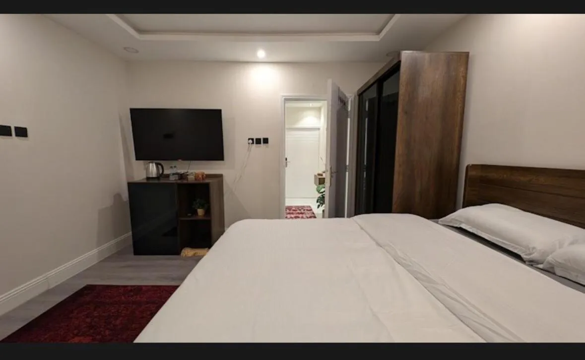 Image 1 of ستديو في الرياض بتصميم فندقي دافيء لراحتك102