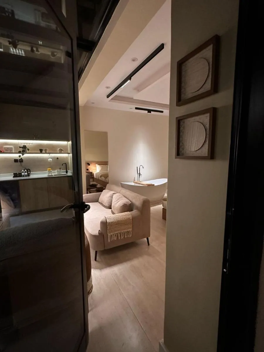 Image 6 of استديو سكاي لايت وتراس خارجي