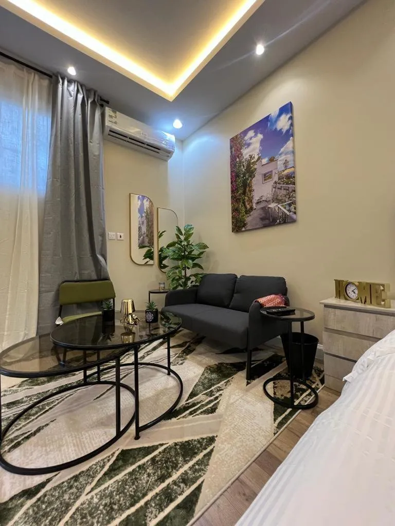Image 5 of استديو واسع بحوش خاص مقابل النخيل مول